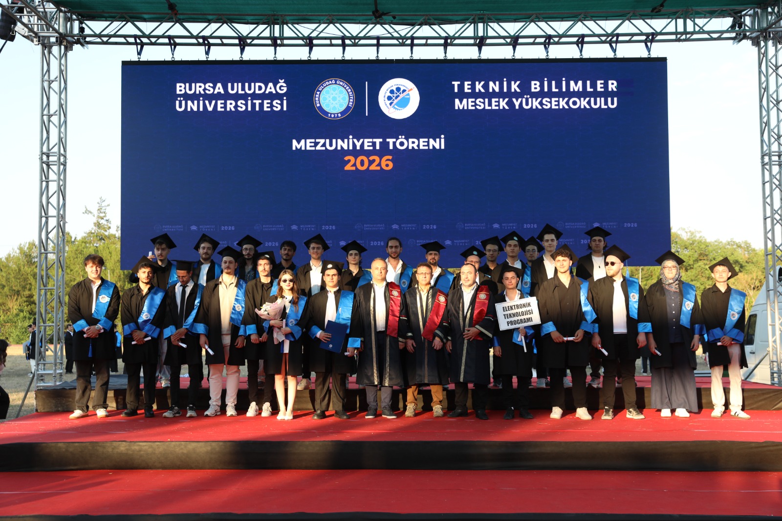 Bursa Uludağ Üniversitesi Teknik Bilimler Meslek Yüksekokulu'nda Mezuniyet Coşkusu